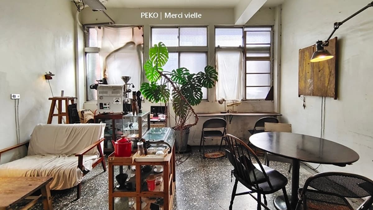 店內保留了老宅原有的模樣，打造懷舊復古的氛圍。（圖片來源：PEKO の Simple Life）
