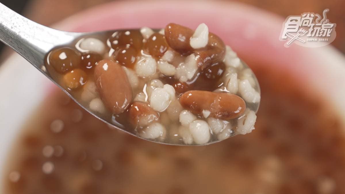 配料的綠豆、大豆、薏仁都有煮軟煮透，粉圓是軟Q路線，甜度適中。