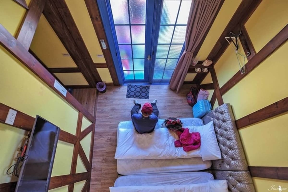 滿江紅觀賞季快衝！南投武界「城堡民宿」日出雲瀑配花海，一路美到４月