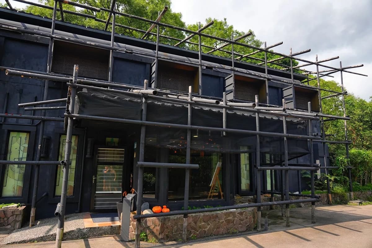 新北烏來最美湯屋！泰雅家屋結合日系禪風，邊泡湯邊賞無邊際山景