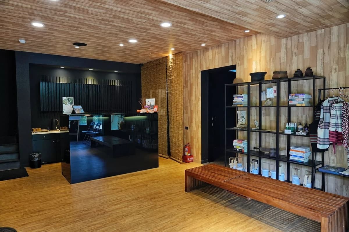 新北烏來最美湯屋！泰雅家屋結合日系禪風，邊泡湯邊賞無邊際山景