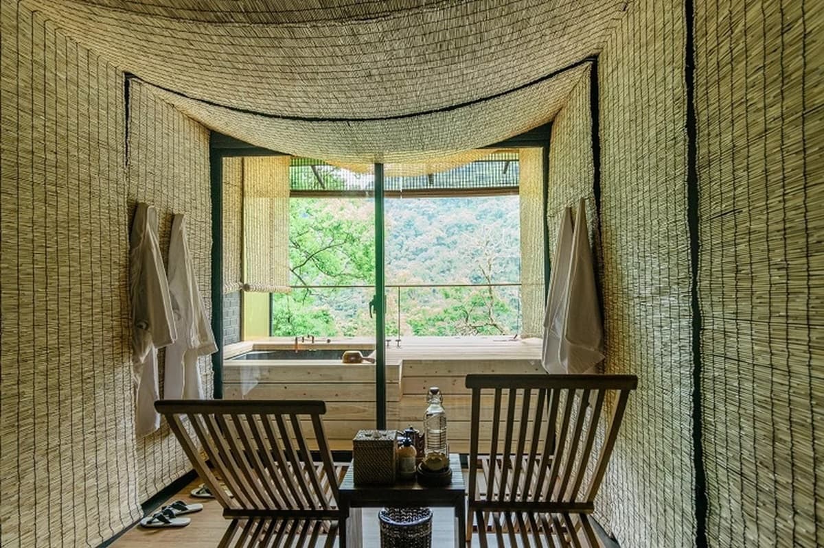 新北烏來最美湯屋！泰雅家屋結合日系禪風，邊泡湯邊賞無邊際山景