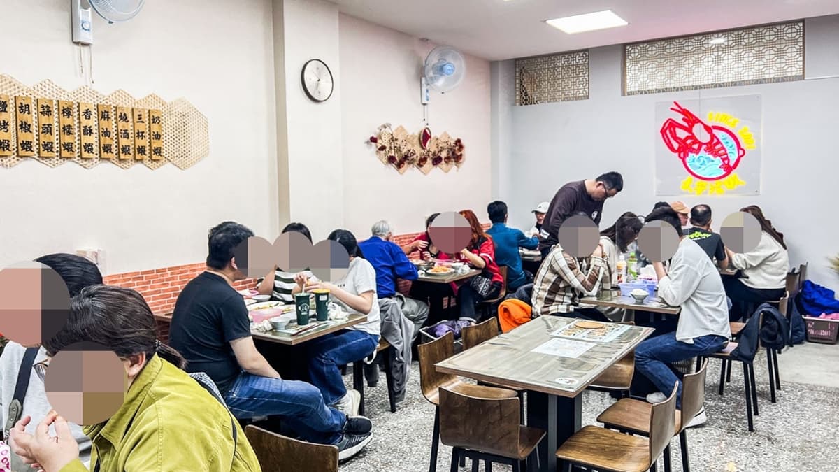 店家換了新地址後，用餐空間變大，也變得很乾淨。（圖片來源：大手牽小手。玩樂趣）