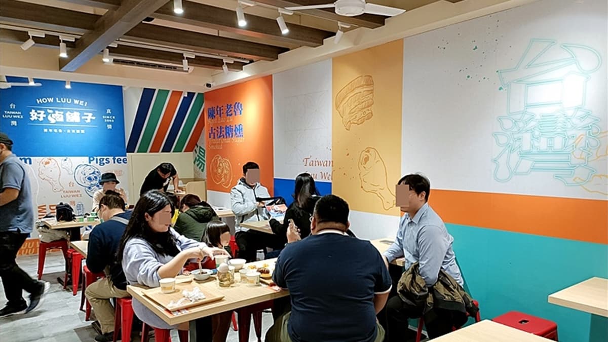 店面裝潢相當有質感，座位舒適、光線明亮，每一個牆面都超好打卡。（圖片來源：商妮吃喝遊樂）
