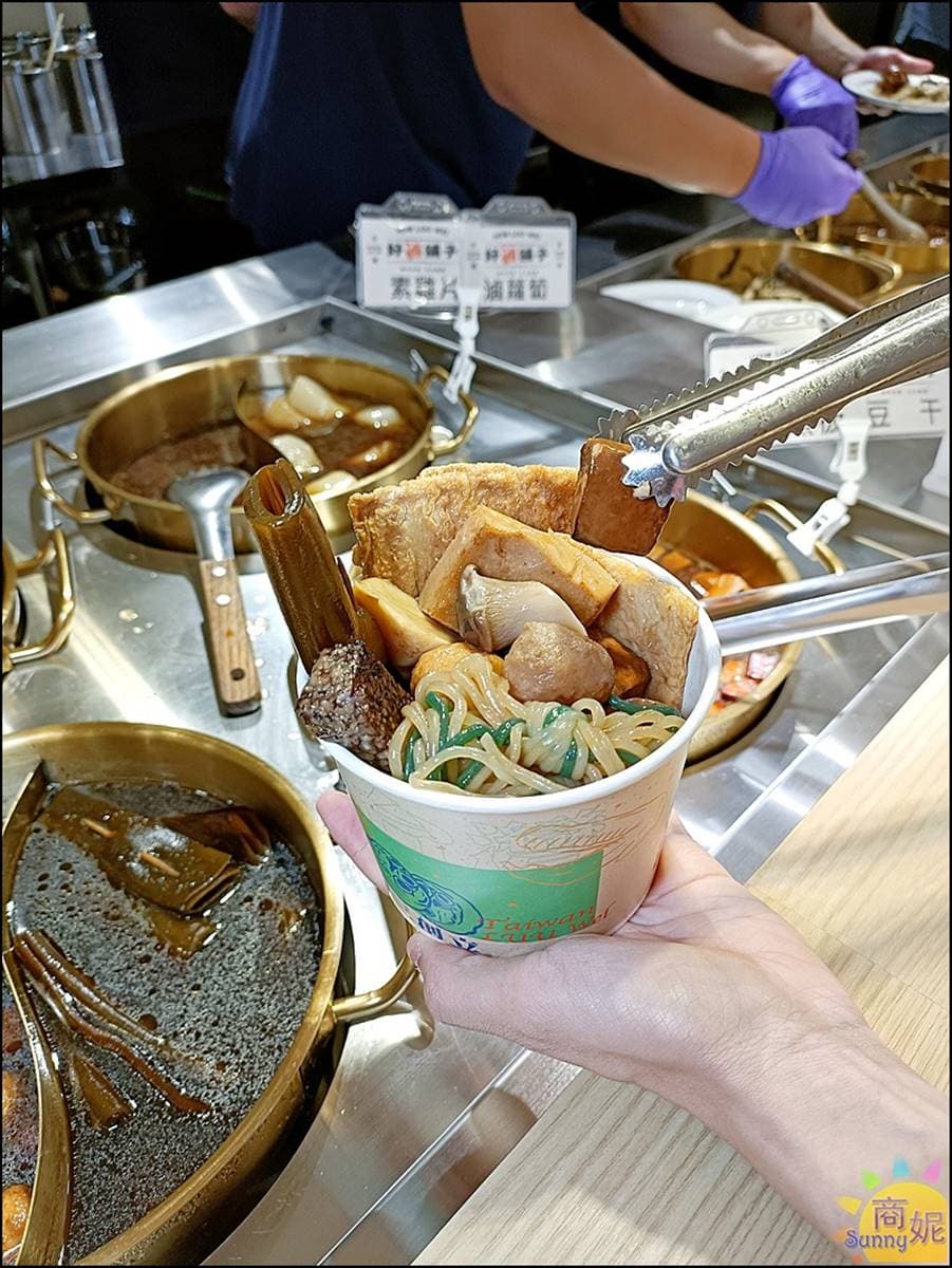 【新開店】台中唯一「滷味吃到飽自助吧」！套餐139元起，雞湯、小菜無限續