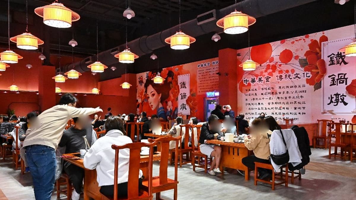 店家主打道地東北鐵鍋燉，還有多道東北特色佳餚。（圖片來源：糖糖's 享食生活）