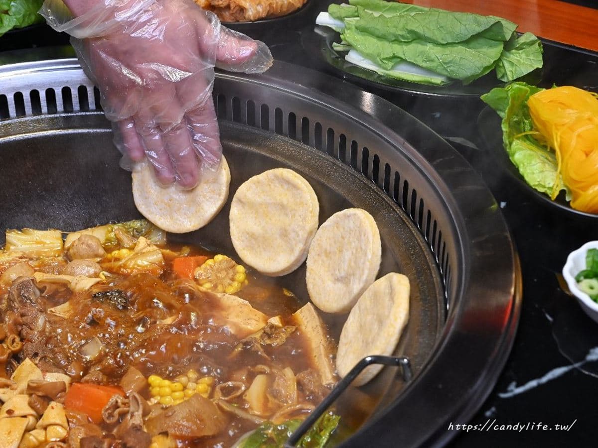南部超夯「東北鐵鍋燉」插旗台中夜市！排骨軟嫩多汁，焦香玉米餅老饕最愛