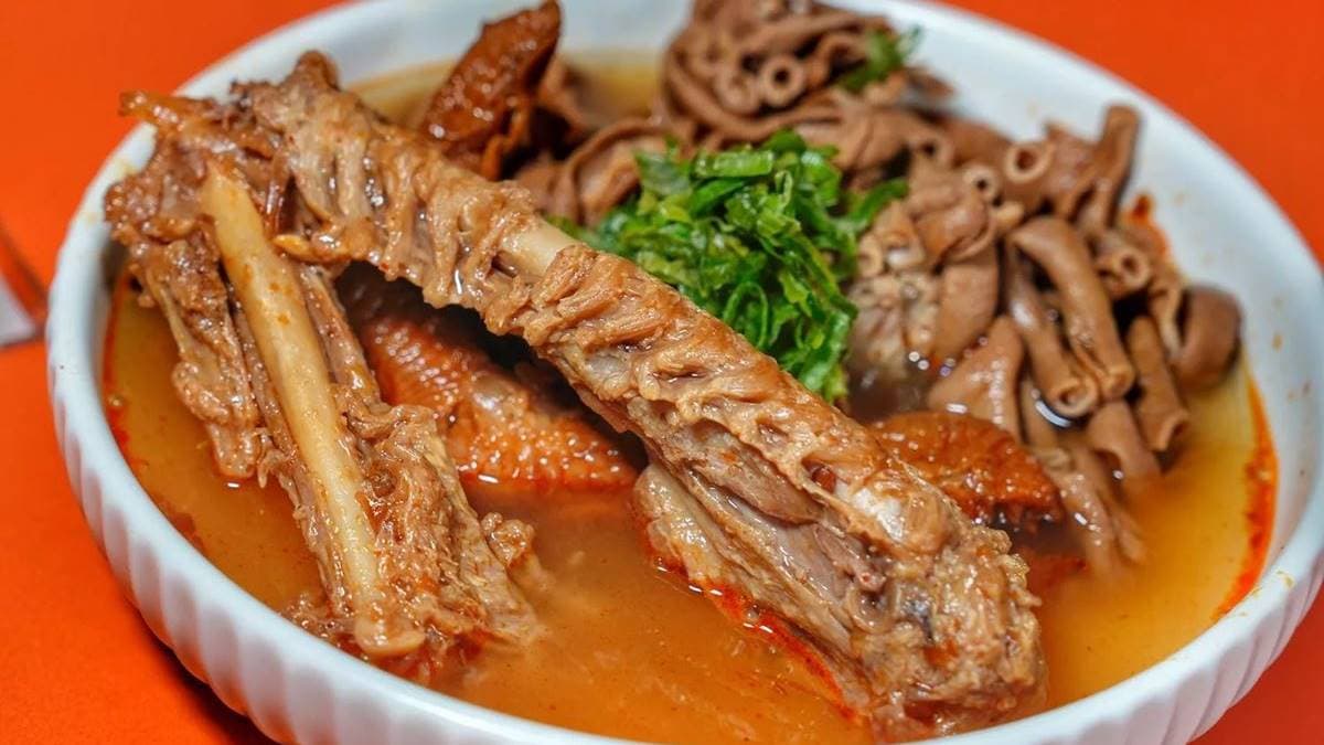 小菜推薦滷鳳翅（鴨翅），肉質嫩到入口即化，汁多味美。（圖片來源：混血珊莎的奇幻旅程）