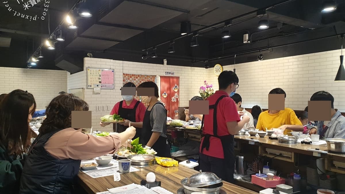 每到用餐時段，店裡總是座無虛席。（圖片來源：米寶麻幸福滿載）