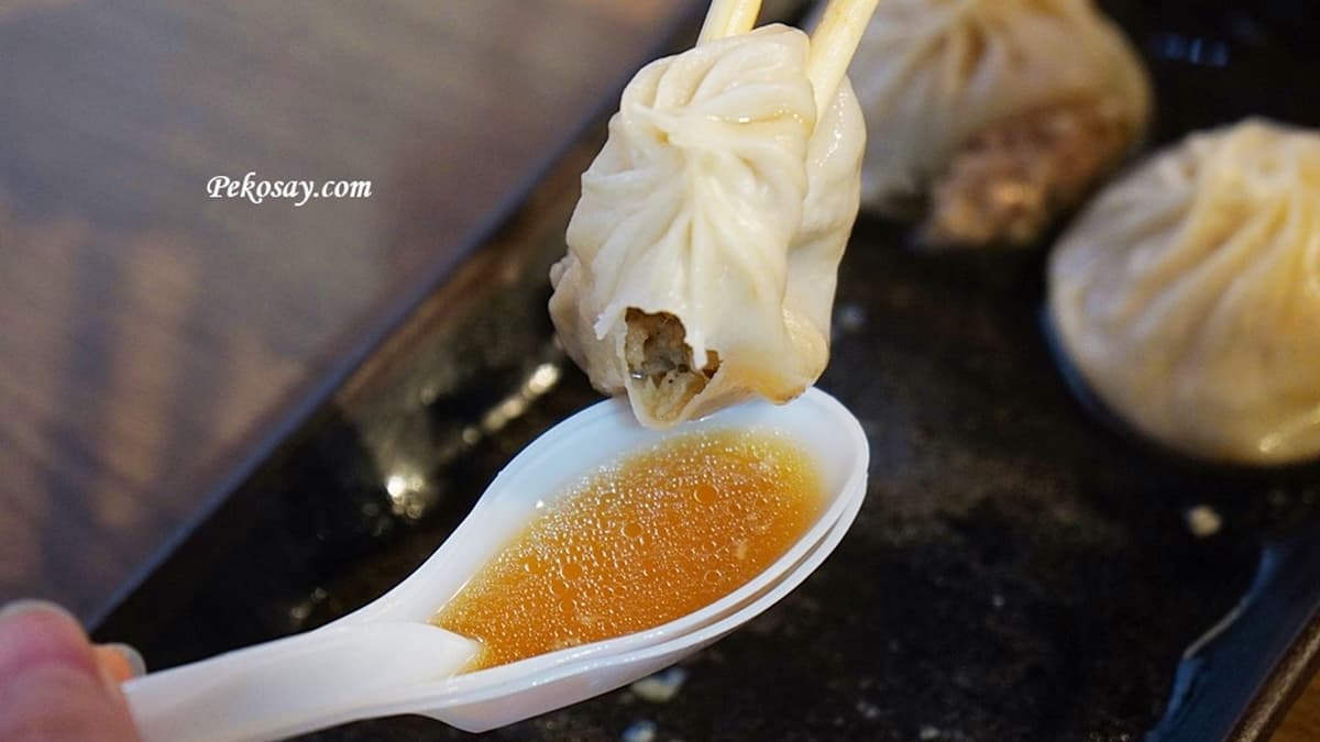 湯包外皮薄Ｑ，肉餡飽滿鮮甜，單吃就很夠味。（圖片來源：PEKO の Simple Life）