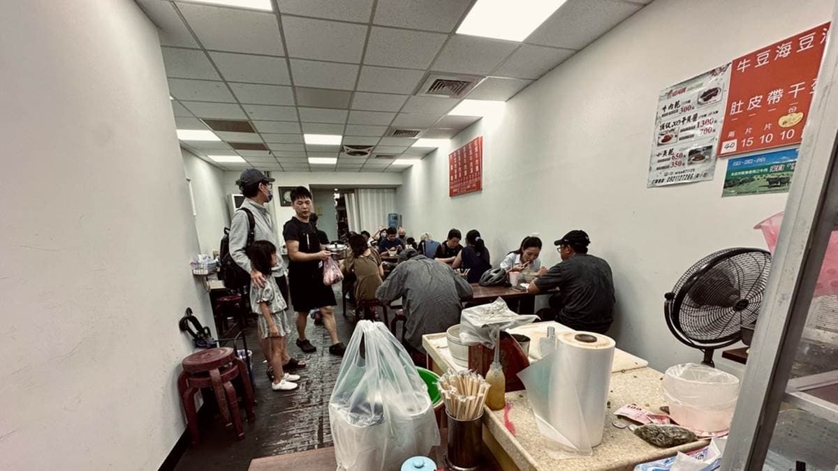 用餐時刻常常看到店內坐滿許多客人。（圖片來源：洋洋的吃喝玩樂）