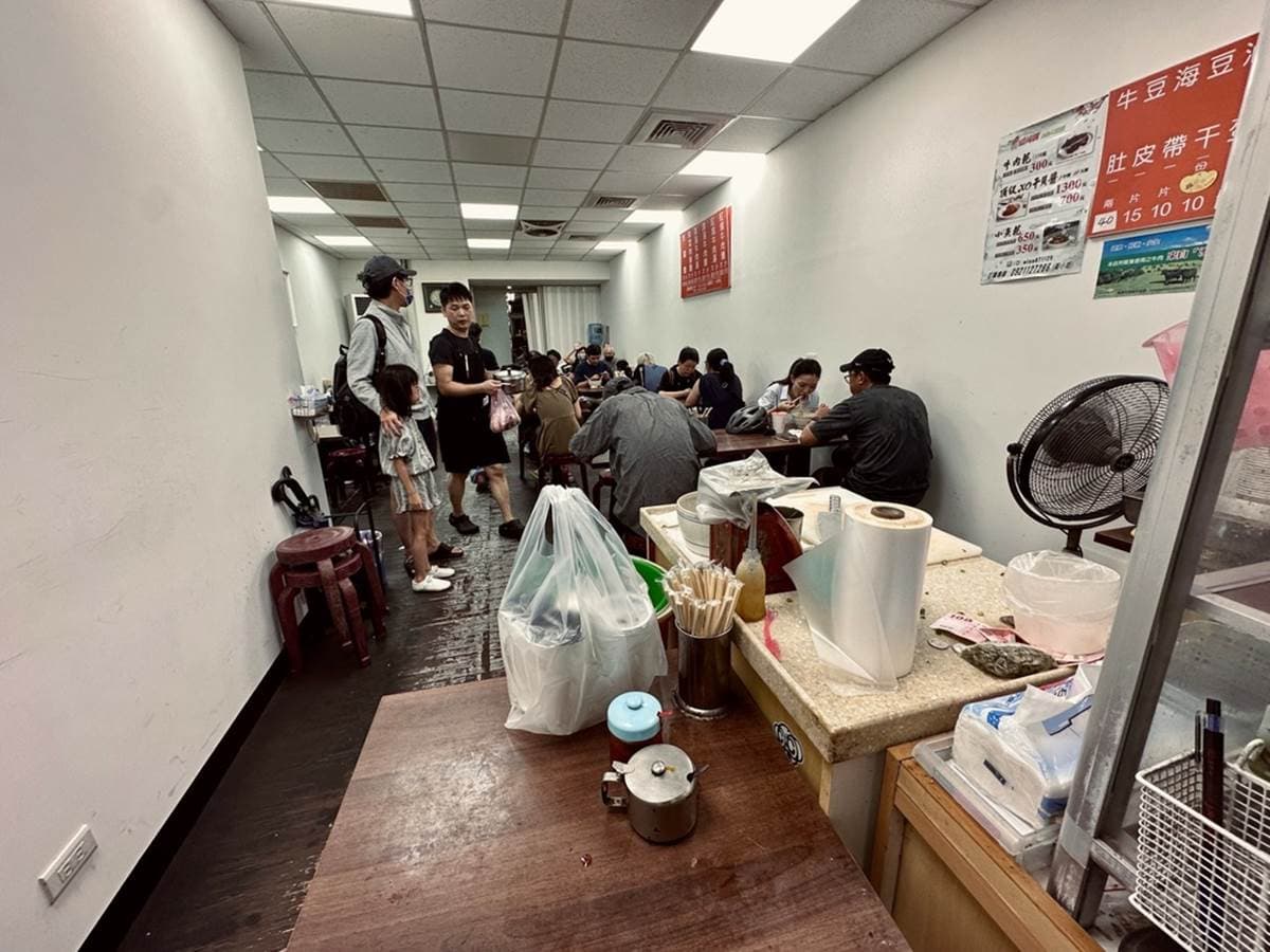 大碗滿滿２人才吃得完！台北「CP值爆表牛肉麵」藏信義區，內行小資才知道