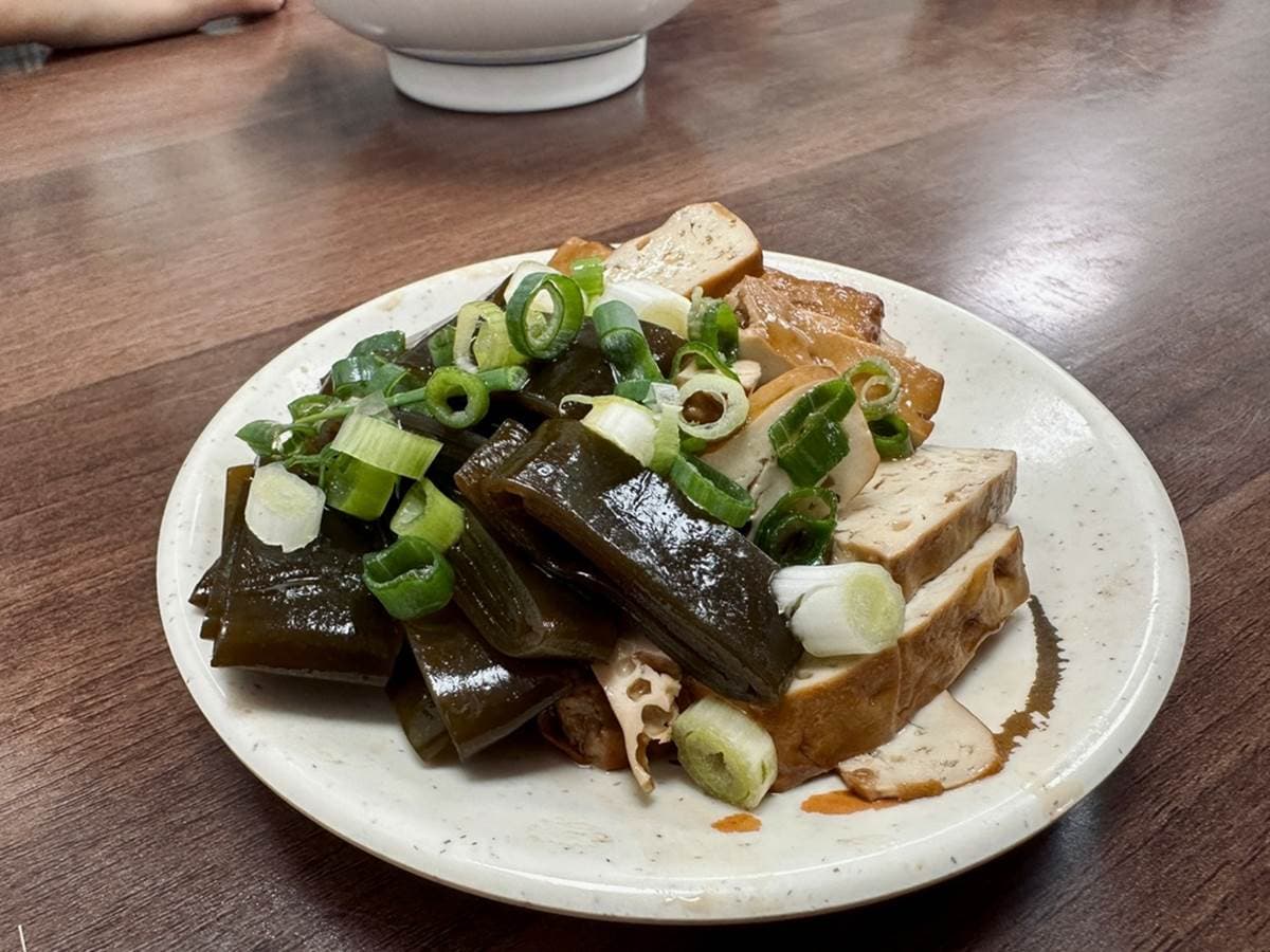 大碗滿滿２人才吃得完！台北「CP值爆表牛肉麵」藏信義區，內行小資才知道