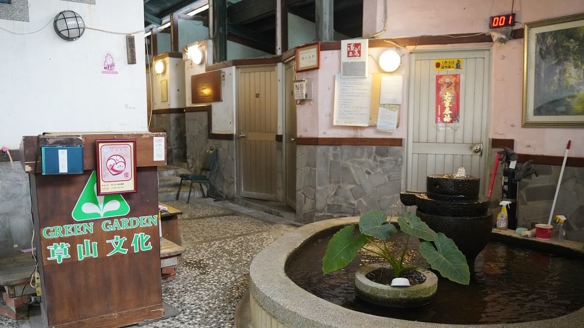 館內只有提供純泡湯服務，泡湯價格非常實惠。（圖片來源：東蛙池塘）