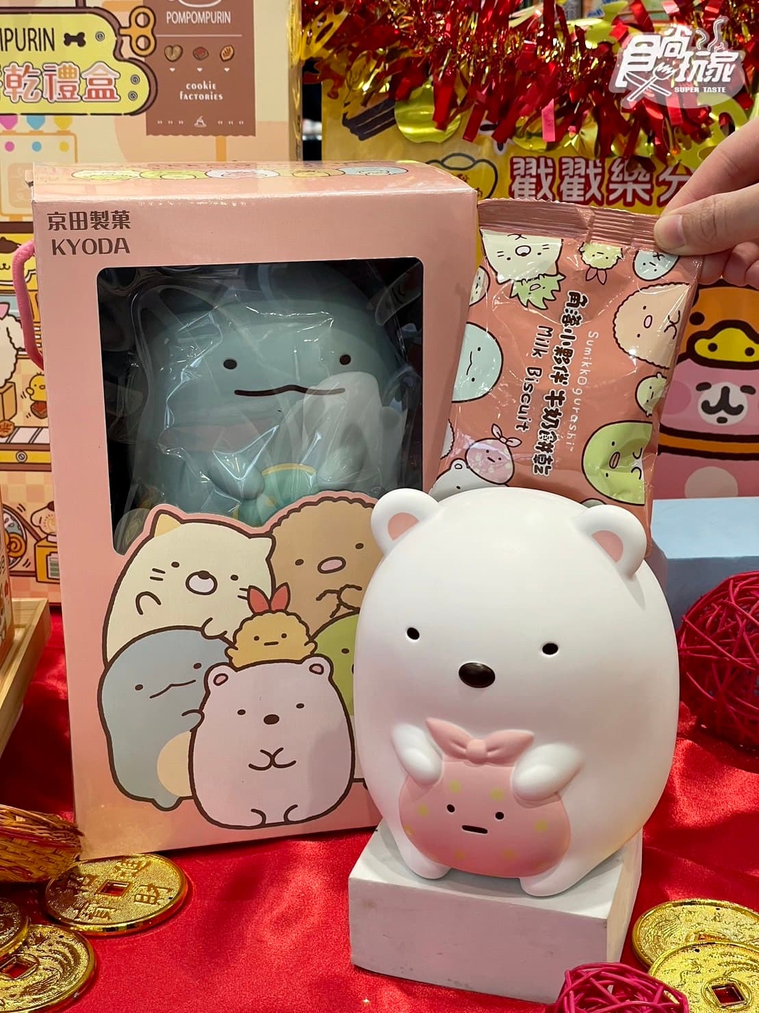 全家超Q卡通龍年禮盒！超巨大耳狗、KITTY拍拍燈、恐龍兔兔P助199元起入手