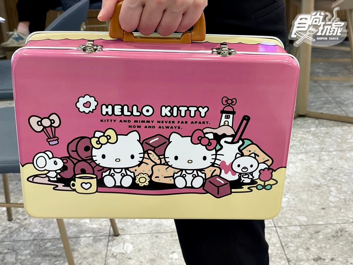 全家超Q卡通龍年禮盒！超巨大耳狗、KITTY拍拍燈、恐龍兔兔P助199元起入手