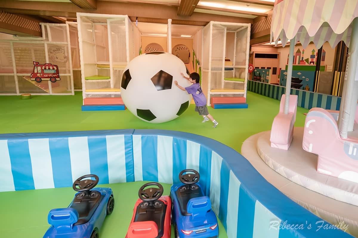 爽玩百坪遊樂場、泡星空溫水SPA！南投埔里「最強親子飯店」開箱