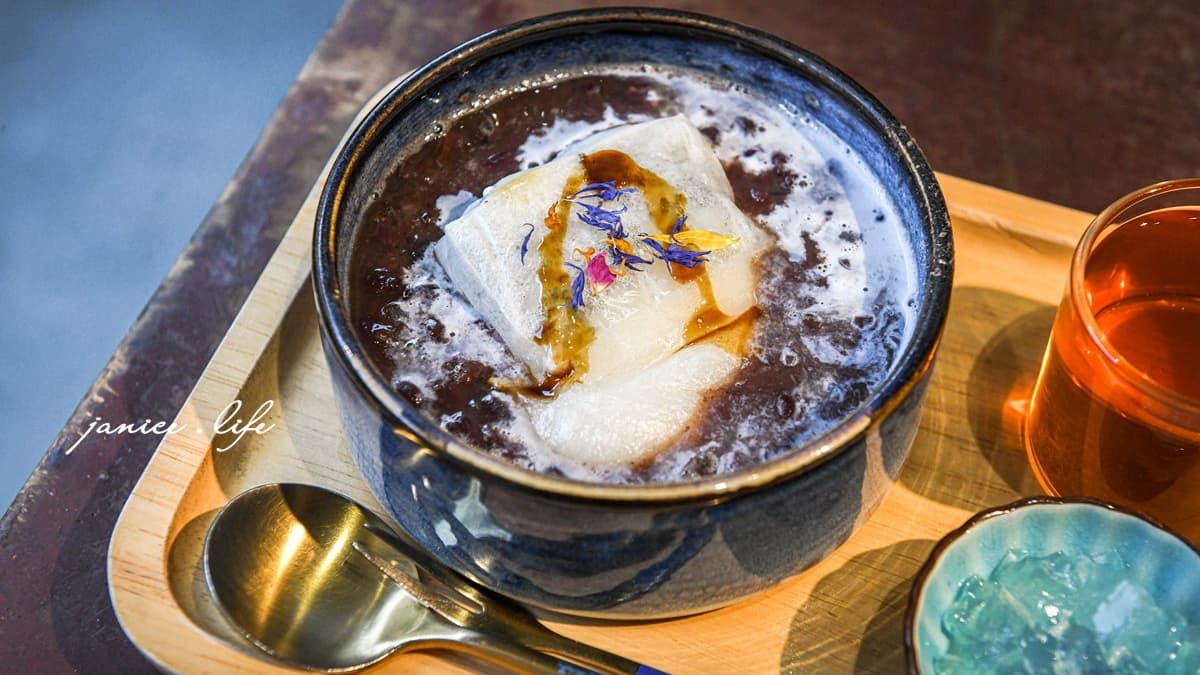 季節限定「琥珀紅豆麻糬」，很適合女孩們點來享用。（圖片來源：潔妮食旅生活）
