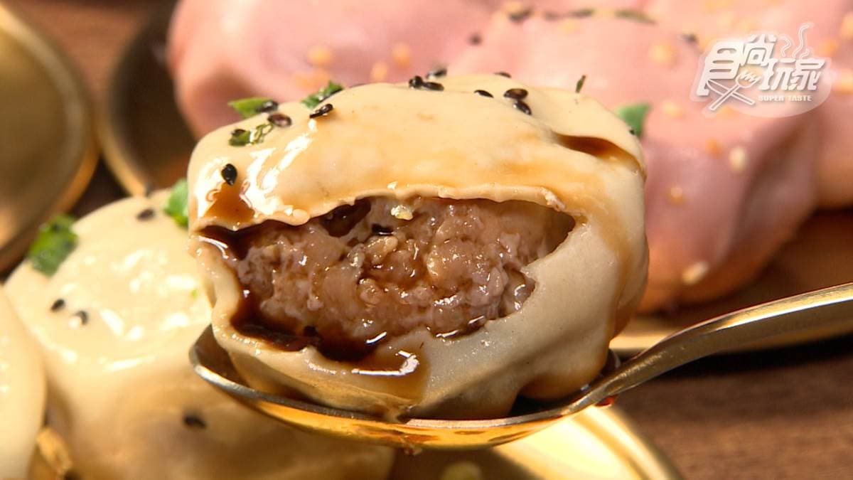 「天使豬肉脆皮生煎」內餡豬油甜味超濃郁，而且裡面還吃得到滿滿肉汁。
