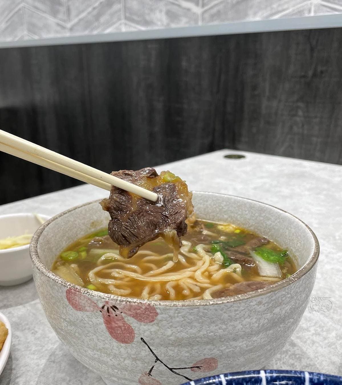 好評飆破2萬!台南安平「人氣牛肉湯」東區吃得到,現切直送溫體牛老饕激推 好評飆破2萬!台南安平「人氣牛肉湯」東區吃得到,現切直送溫體牛老饕激推