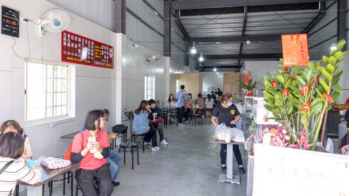 搬遷後的新店面用餐空間寬敞許多，不過尖峰時段仍須排隊候位。（圖片來源：桃桃's旅人手札）
