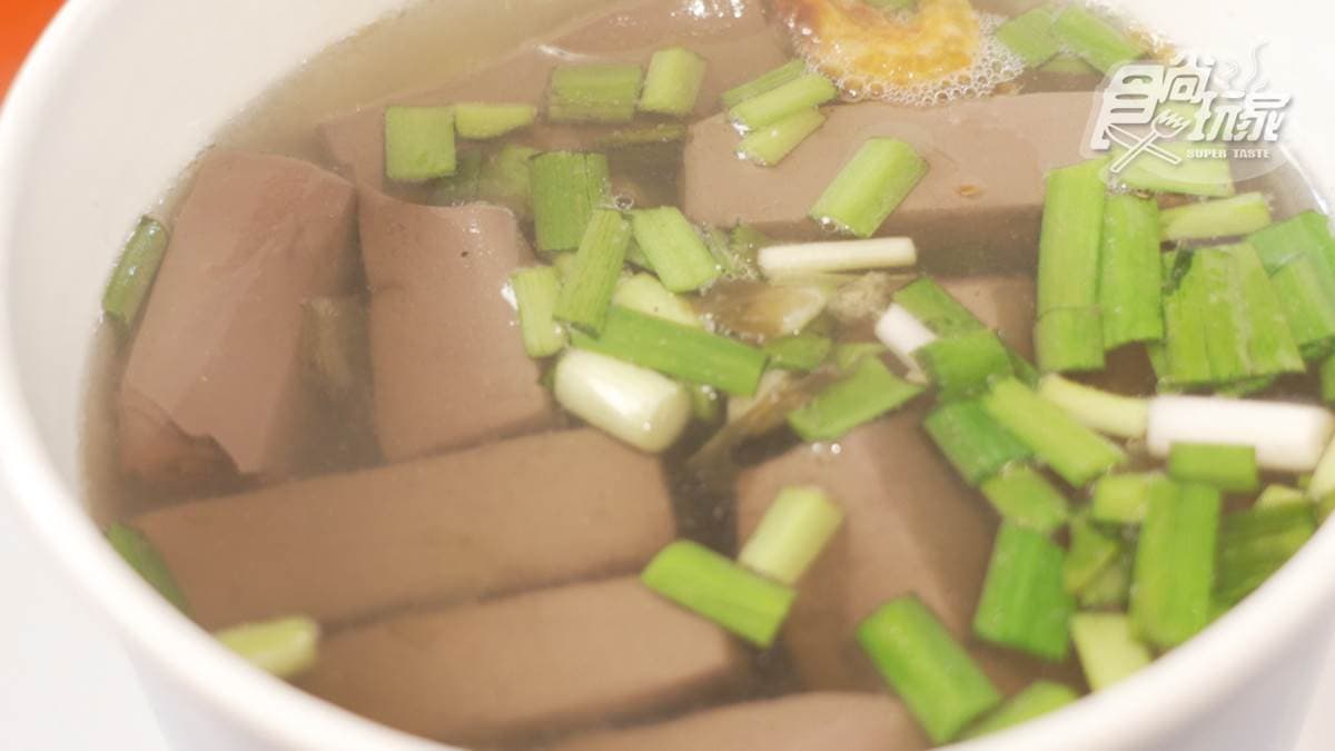 蚵仔煎搭豬血湯是很不錯的組合。