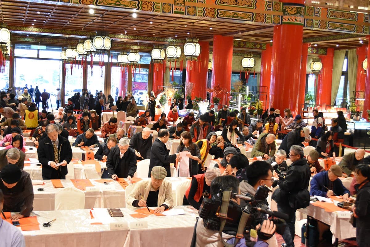 圓山大飯店送春聯「這天限定」！逾50位書法名家親筆揮毫，快來討個好兆頭