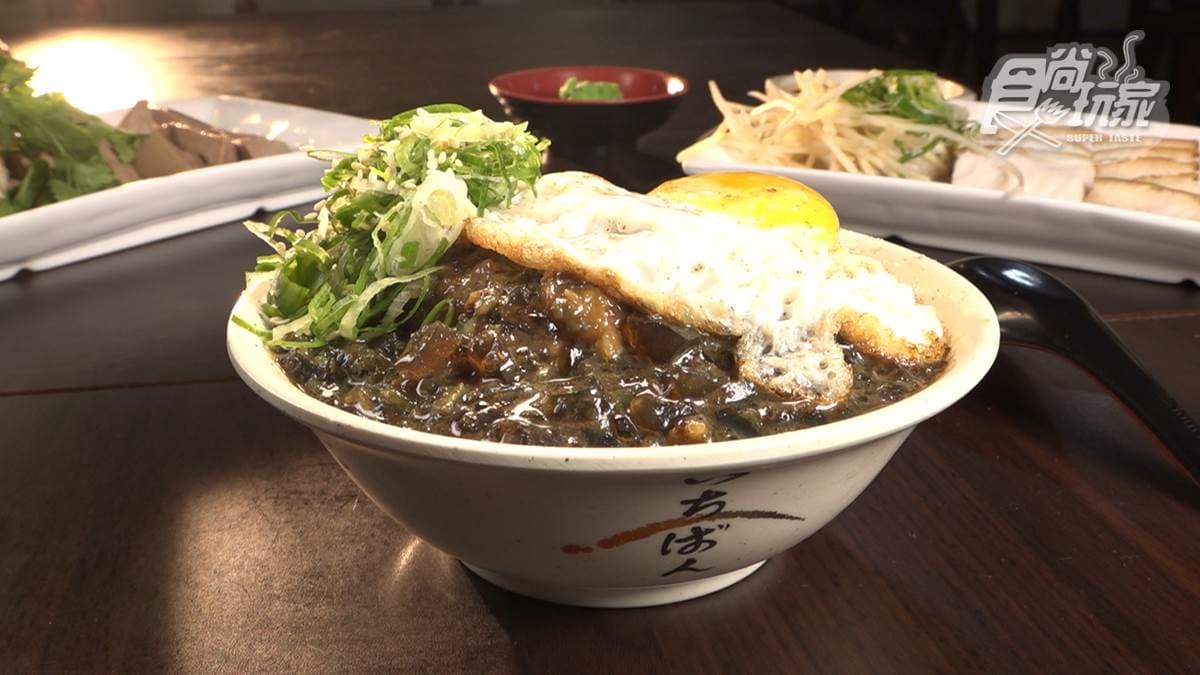「皮蛋滷肉飯」搭配半熟蛋超邪惡！