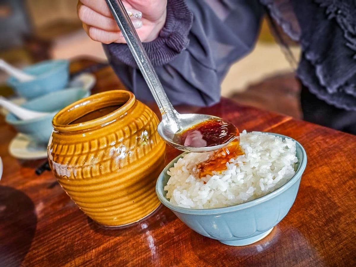隱身山林「神級梅子雞」!想吃1個月前就要訂,雞汁精華拌飯老饕最愛 隱身山林「神級梅子雞」!想吃1個月前就要訂,雞汁精華拌飯老饕最愛