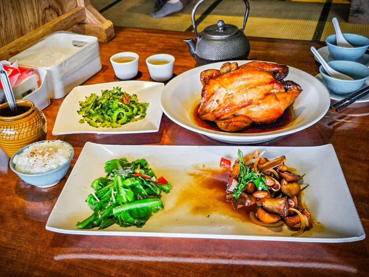隱身山林「神級梅子雞」!想吃1個月前就要訂,雞汁精華拌飯老饕最愛 隱身山林「神級梅子雞」!想吃1個月前就要訂,雞汁精華拌飯老饕最愛
