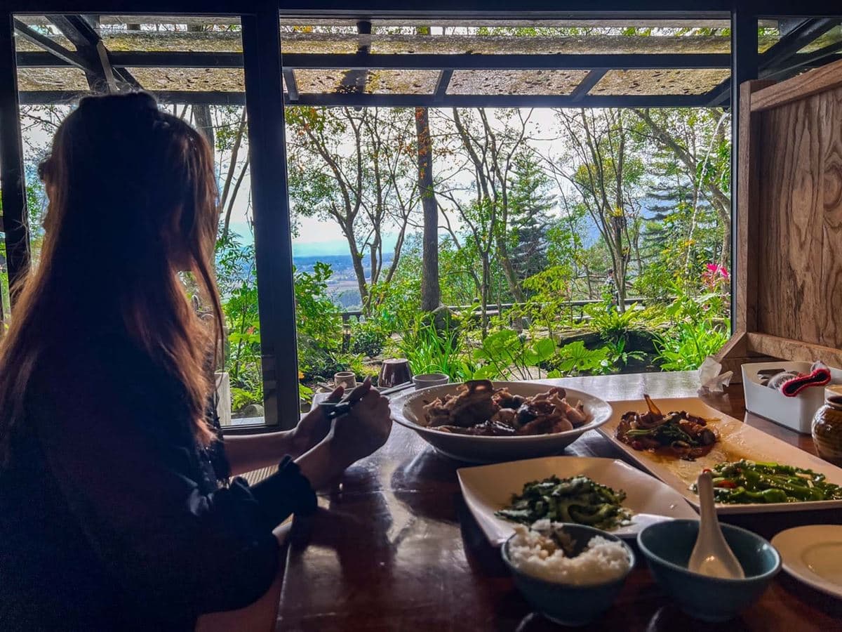 隱身山林「神級梅子雞」!想吃1個月前就要訂,雞汁精華拌飯老饕最愛 隱身山林「神級梅子雞」!想吃1個月前就要訂,雞汁精華拌飯老饕最愛