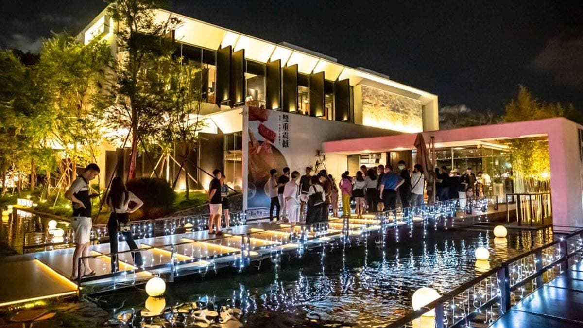 重金打造的水上餐廳，堪稱是亞洲最美水上燒肉店！（圖片來源：愛伯特吃喝玩樂全記錄）