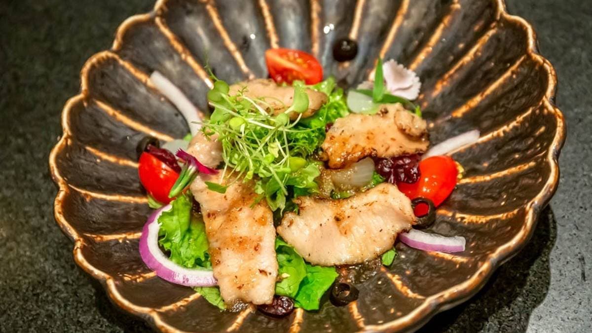 吃燒肉搭配「松阪豬大根沙拉」，相當清爽解膩。（圖片來源：愛伯特吃喝玩樂全記錄）