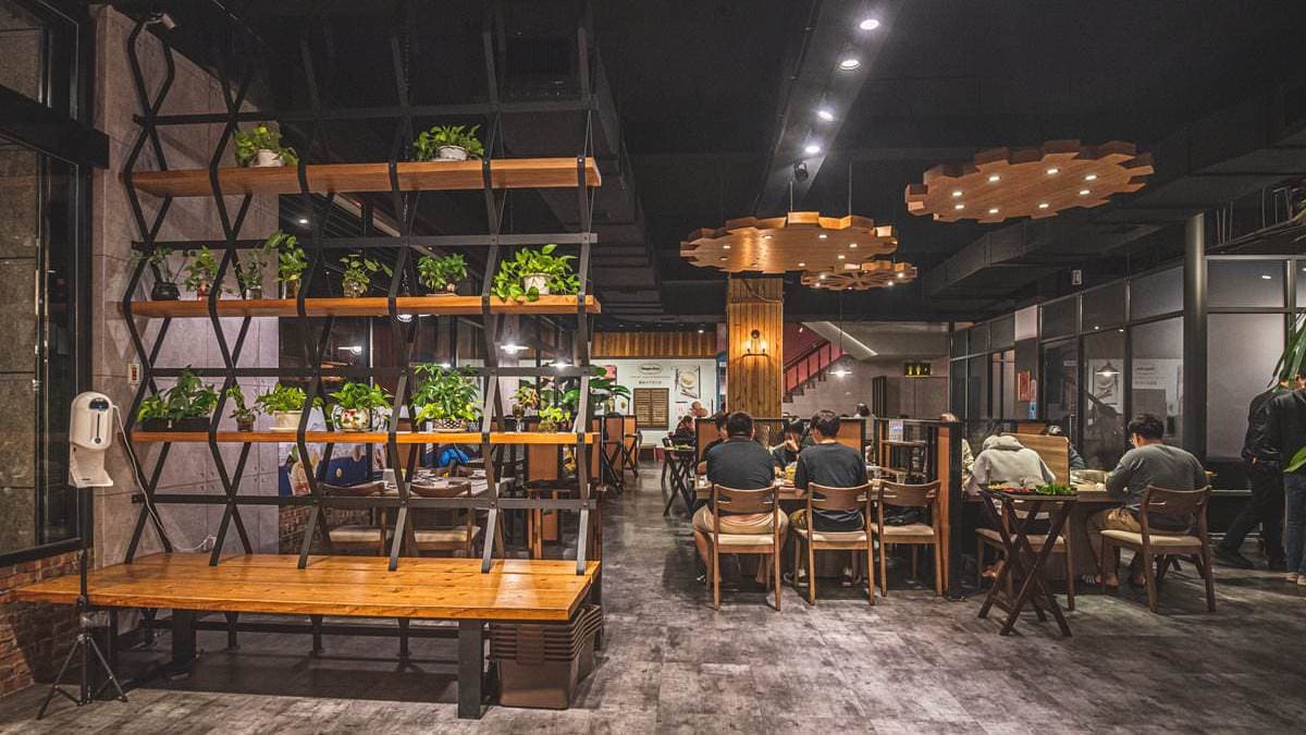 用餐環境很寬敞，也很舒適。（圖片來源：潔妮食旅生活）