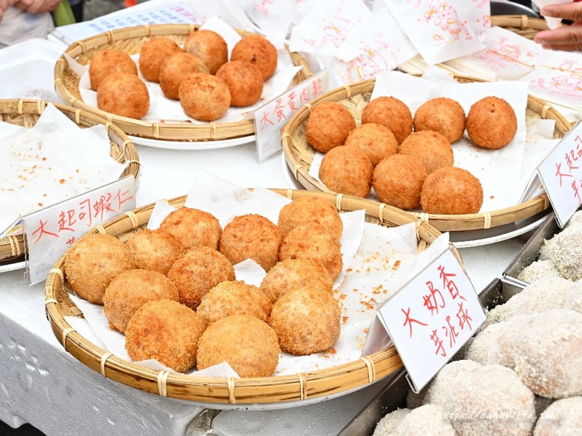 媽祖廟口「５元芋泥球」！爆餡巨無霸也僅35元，在地瘋排想吃先等１小時