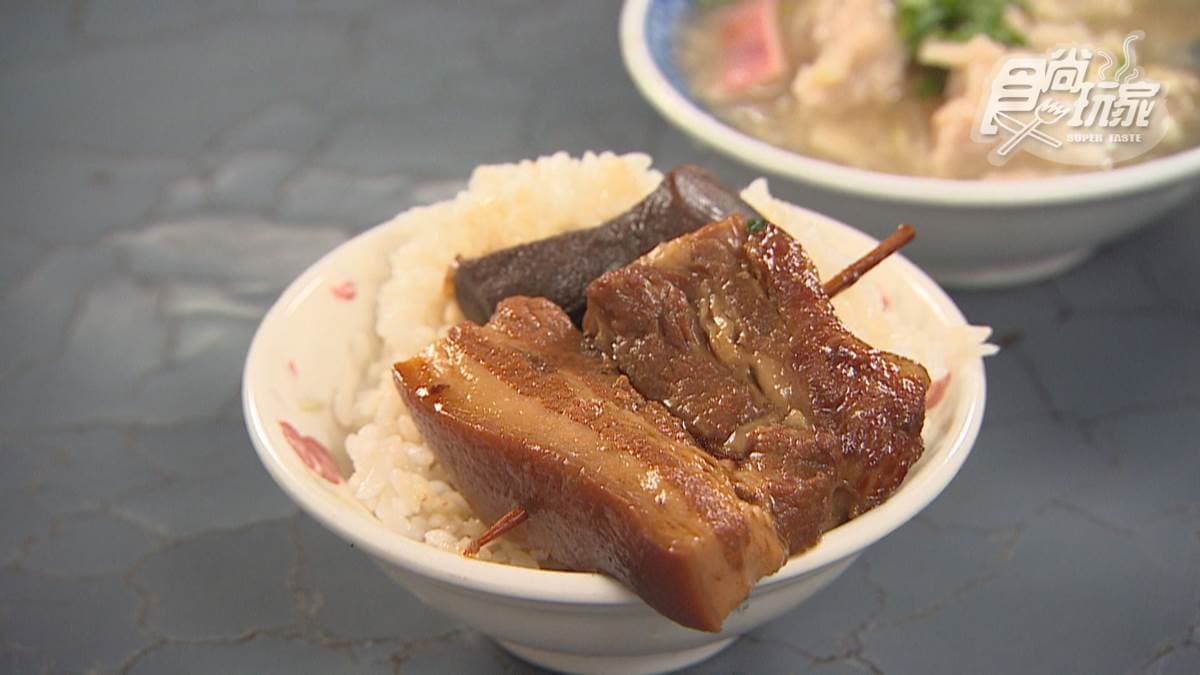 「控肉飯」的滷汁鹹甜適中，豬肉肉汁的香氣很迷人。