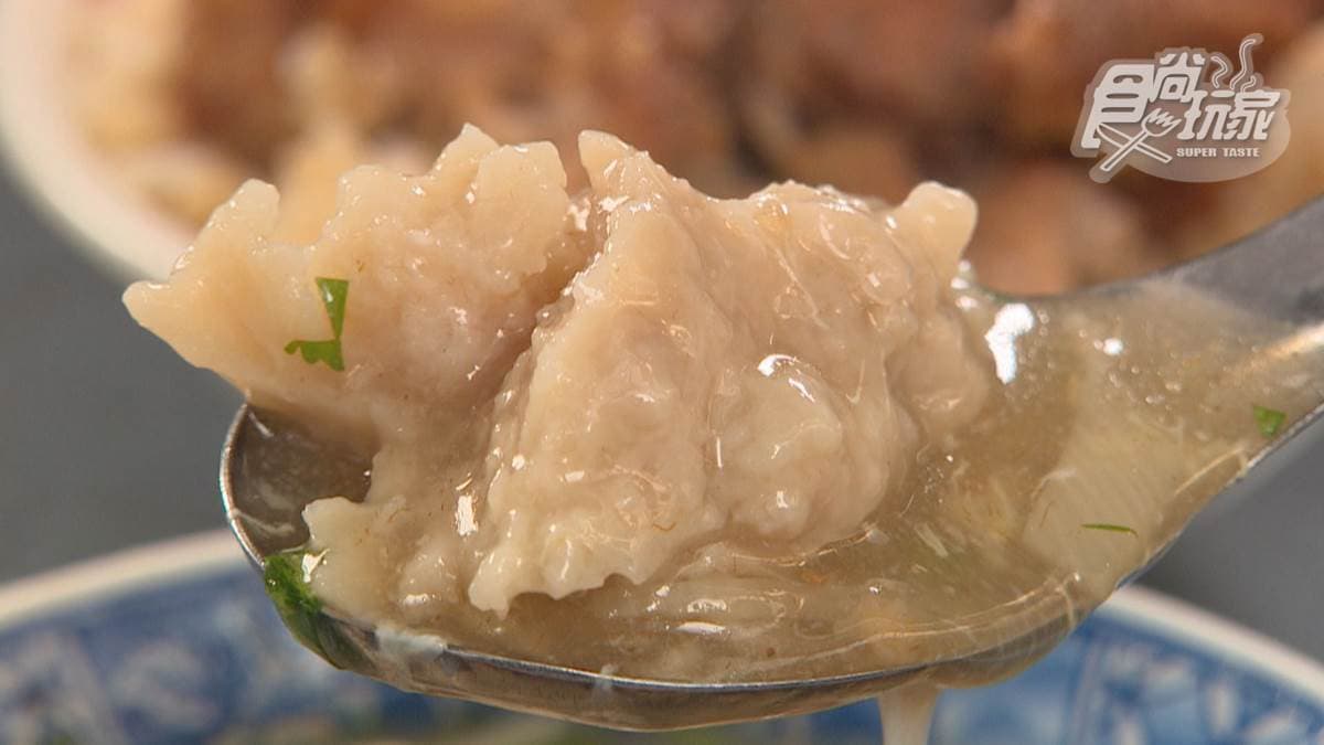 肉羹的口感很軟綿。