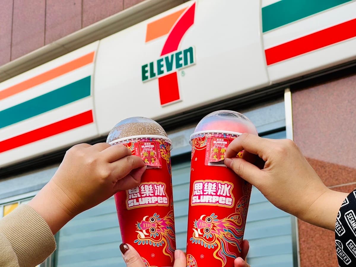 7-11思樂冰撕撕樂「２杯１元」！買飲料免費收12款「鳳梨＋小龍」杯塞