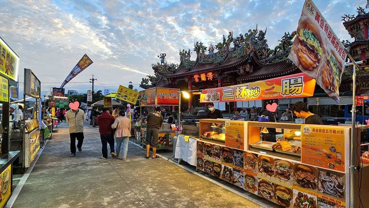 現場共有近百個攤位進駐，每週一、二限定開逛。（圖片來源：宜蘭ㄚ欣的美食日誌）
