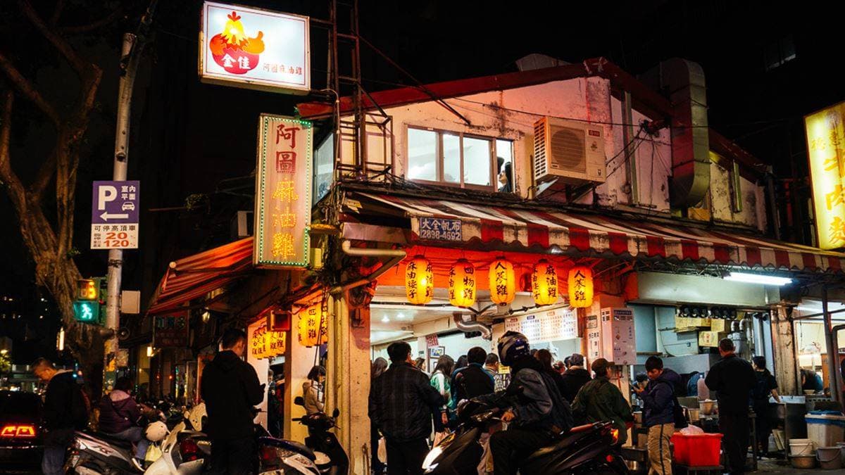 店址位在林森北路，離晴光市場與雙城街夜市很近。（圖片來源：葉影瓶像）