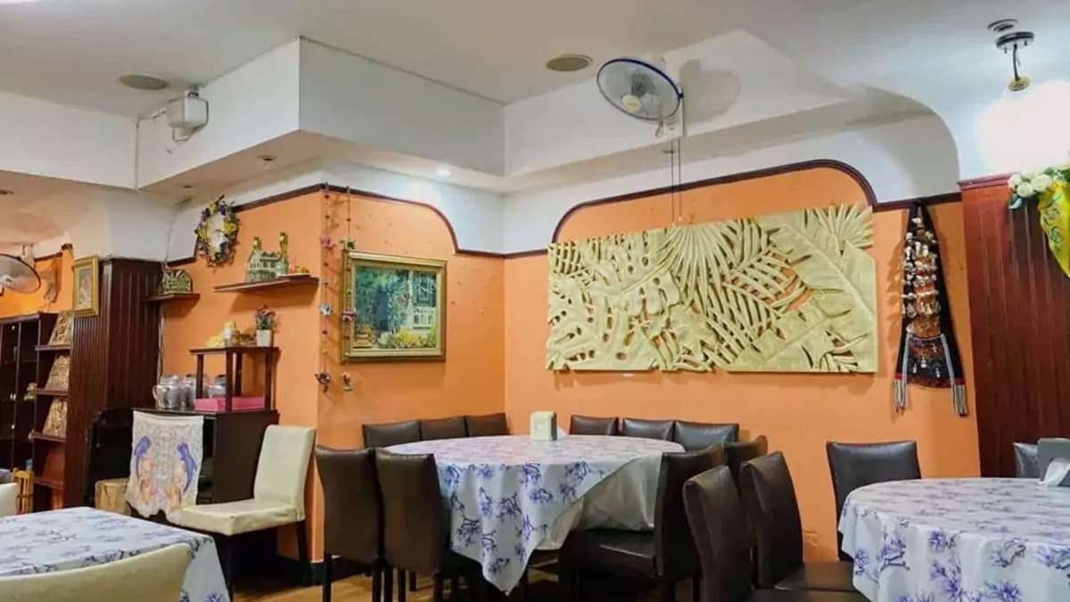 餐廳有多人圓桌、也有小桌子，不管人數多少都可以進來用餐。（圖片來源：又要飛去哪！？）