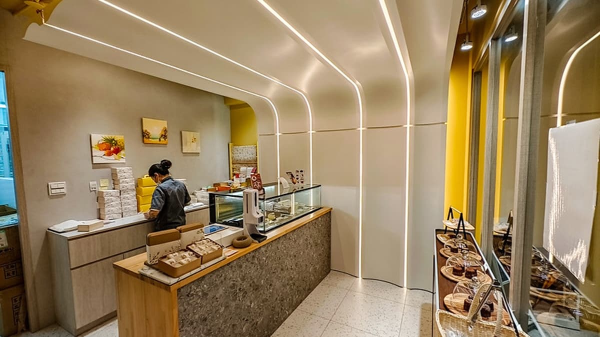 店裡設計相當時尚漂亮，甜點只提供外帶。（圖片來源：鄉民食堂）