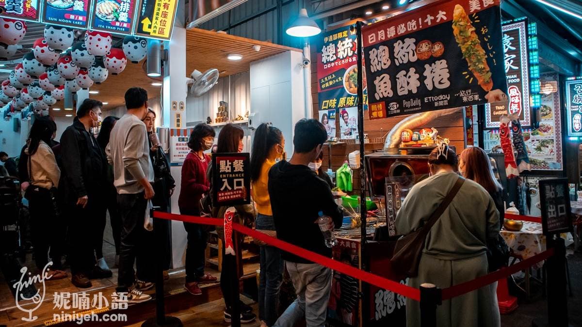 「總統魚酥捲」的門口經常聚集排隊人潮。（圖片來源：NICO&妮喃小語）