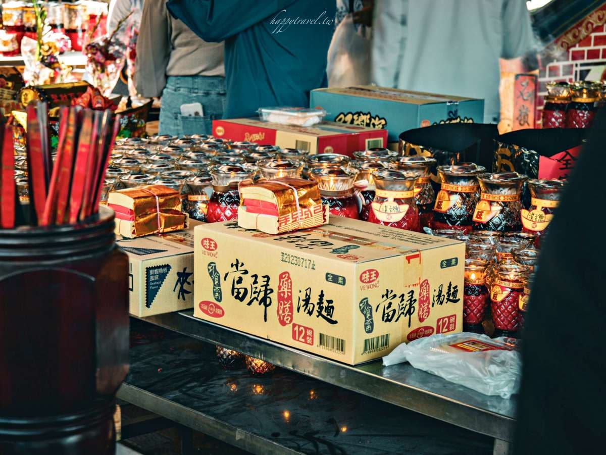 全台唯一「泡麵土地公廟」在這！24小時泡麵免費任你吃，「這樣拜」最靈驗