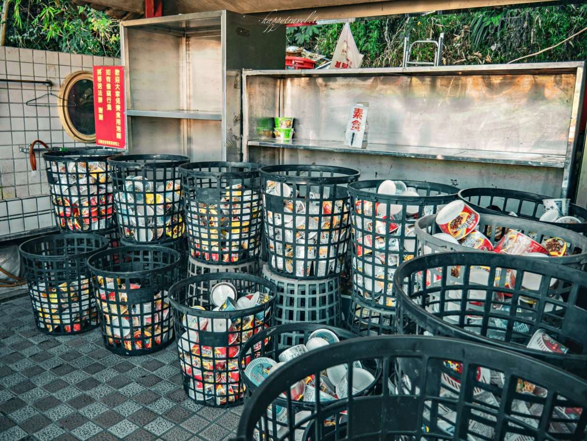 全台唯一「泡麵土地公廟」在這！24小時泡麵免費任你吃，「這樣拜」最靈驗