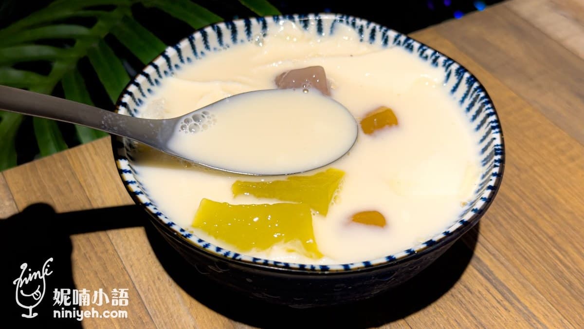 豆漿豆花甜度偏低，喝起來解渴不甜膩。（圖片來源：妮喃小語）
