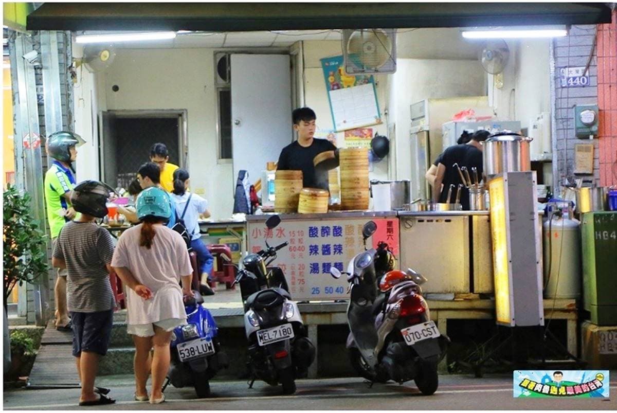 14顆小籠包只賣45元!在地才知「佛系湯包」地點曝,25元滿料酸辣湯也必點 14顆小籠包只賣45元!在地才知「佛系湯包」地點曝,25元滿料酸辣湯也必點