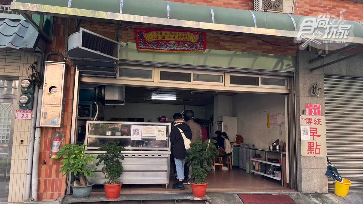 「啟英蛋餅」是桃園人超愛的早餐店之一。