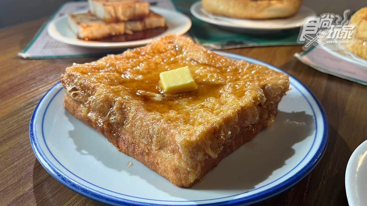 「黃金流芯西多士」是店家的招牌甜點，蛋香味十足。