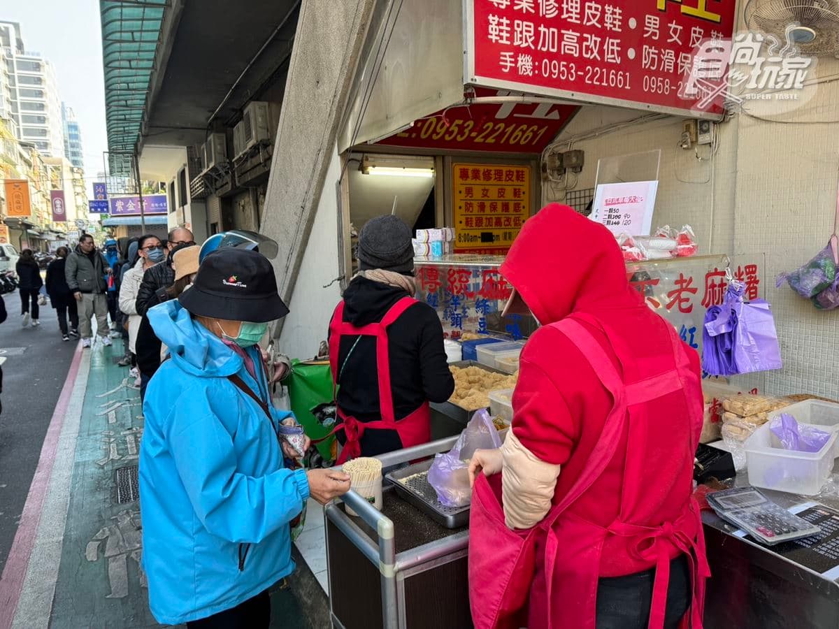 「台北最強路邊攤」草莓大福開賣！每顆40元、買愈多愈便宜，行天宮拜拜必吃